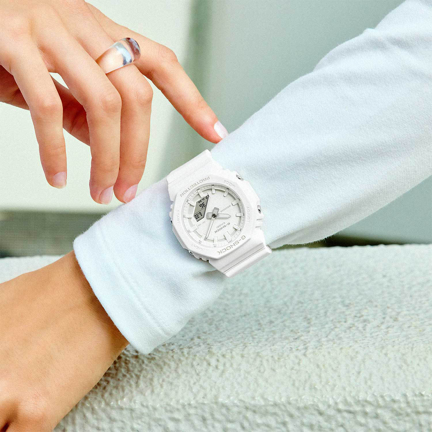 Casio Casio G-Shock GMA-P2100-7A , наручные женские часы фото под углом