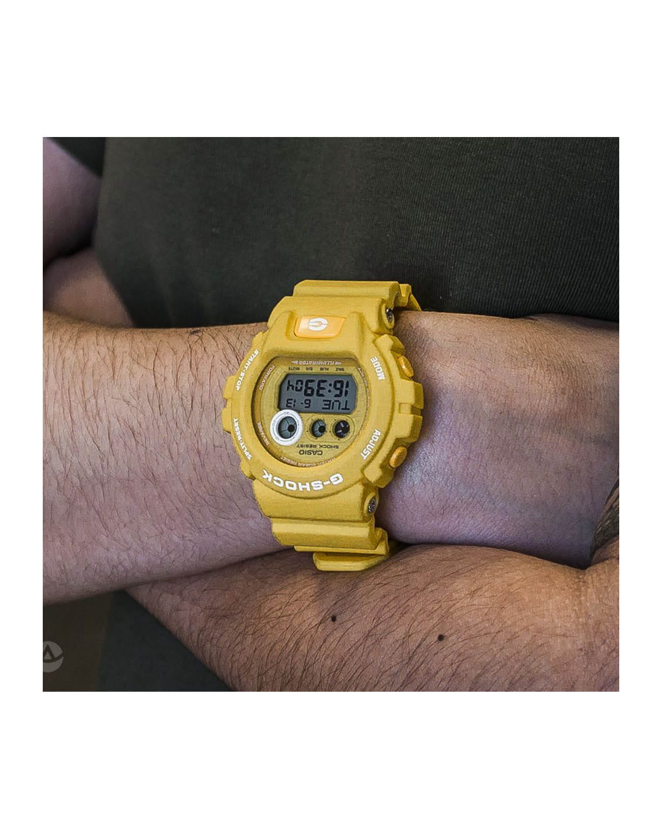 Casio Casio G-Shock GD-X6900HT-9ER электронные мужские часы часы крупный план желтый циферблата