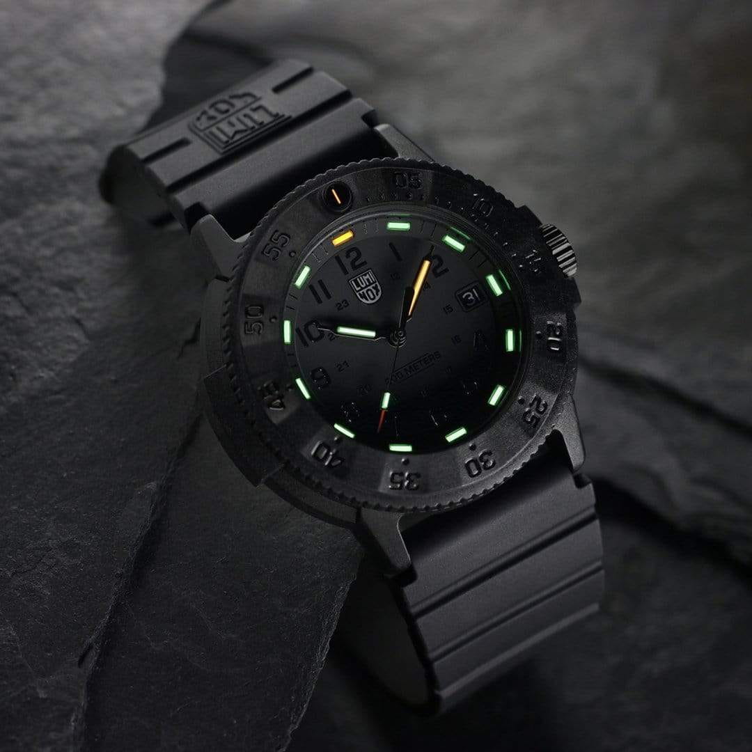 Luminox Luminox Navy SEAL XS.3001.EVO.BO.S, navy seal швейцария мужские часы на браслете каучук боковой вид