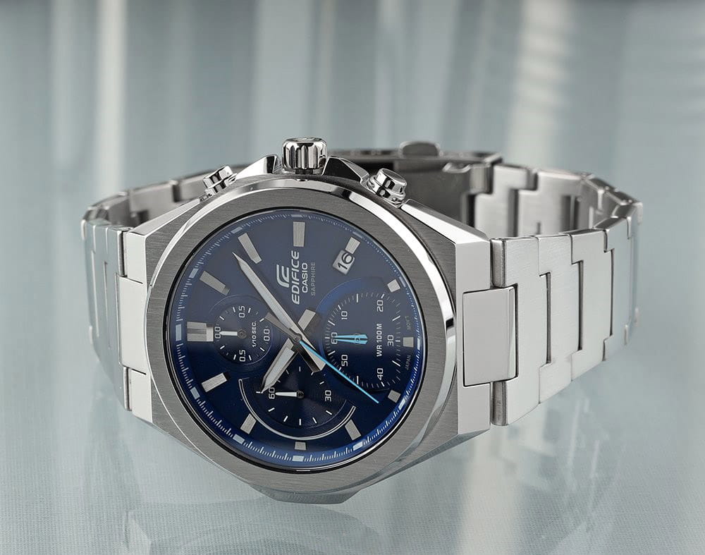 Casio EFB-700D-2A мужские часы застежка крупным планом