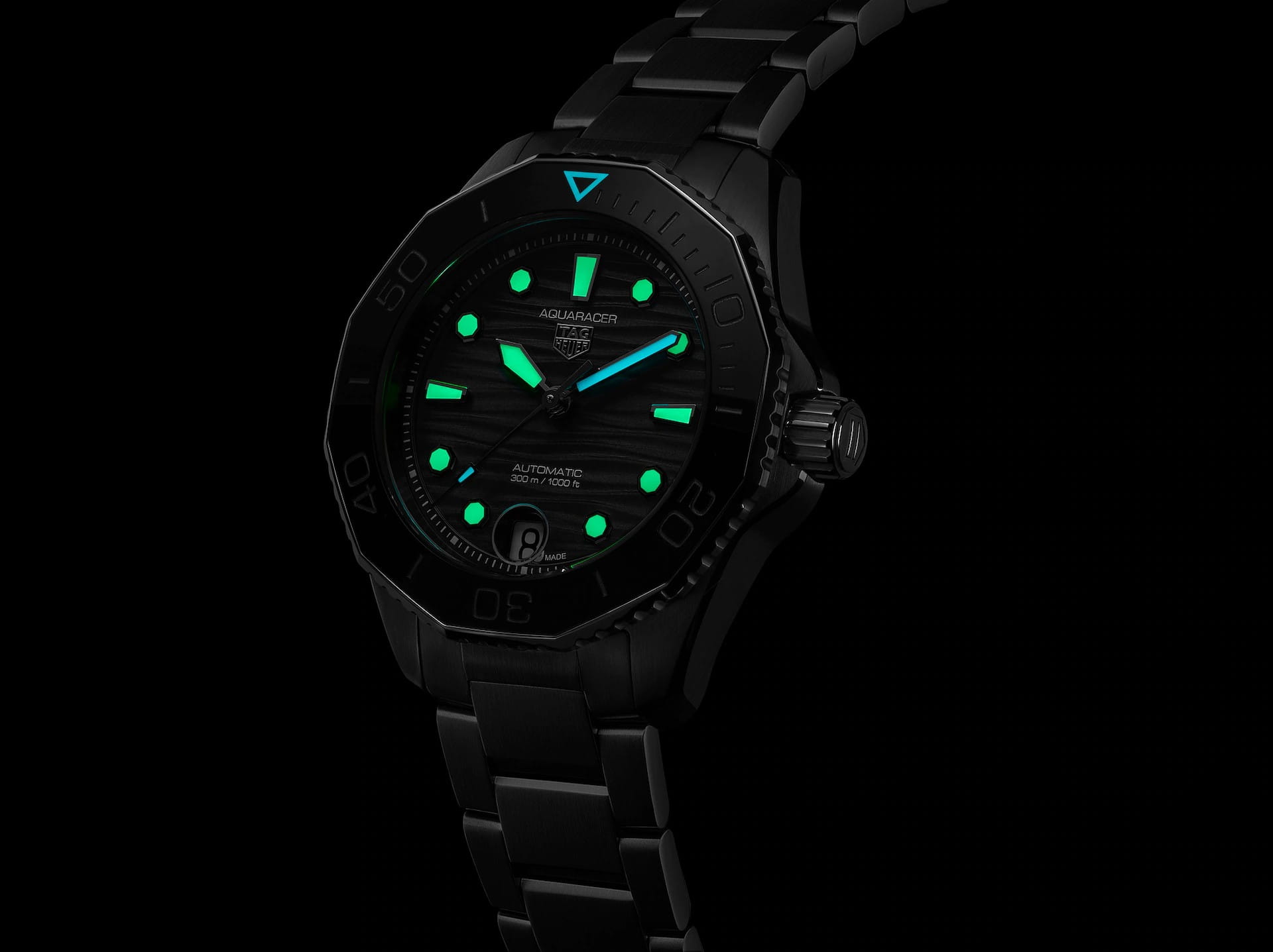 TAG Heuer TAG Heuer Aquaracer Professional 300 WBP231D.BA0626 механические женские часы часы крупный план черный циферблата