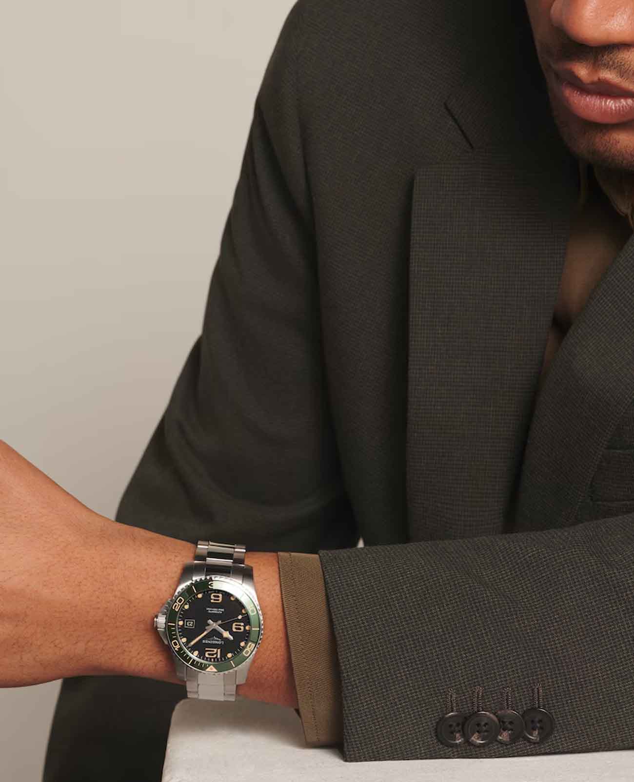 Longines Longines HydroConquest L3.781.4.05.6 механические мужские часы часы крупный план черный циферблата