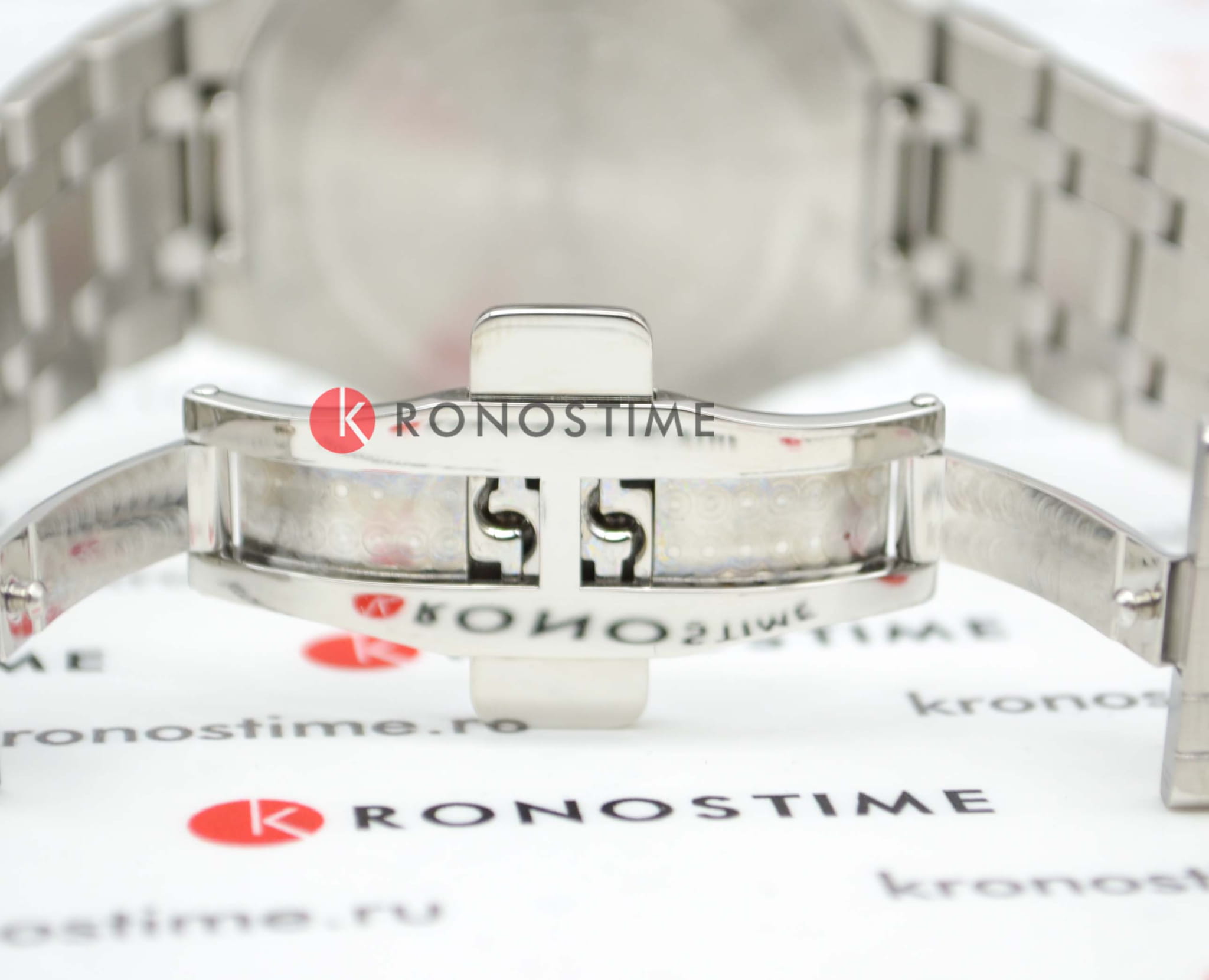 Maurice Lacroix AI1018-SS002-131-1 мужские часы застежка крупным планом