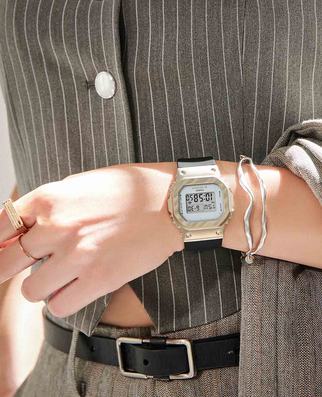 Casio Casio G-Shock GM-S5600BC-1DR (GM-S5600BC-1) GM, наручные женские часы фото под углом