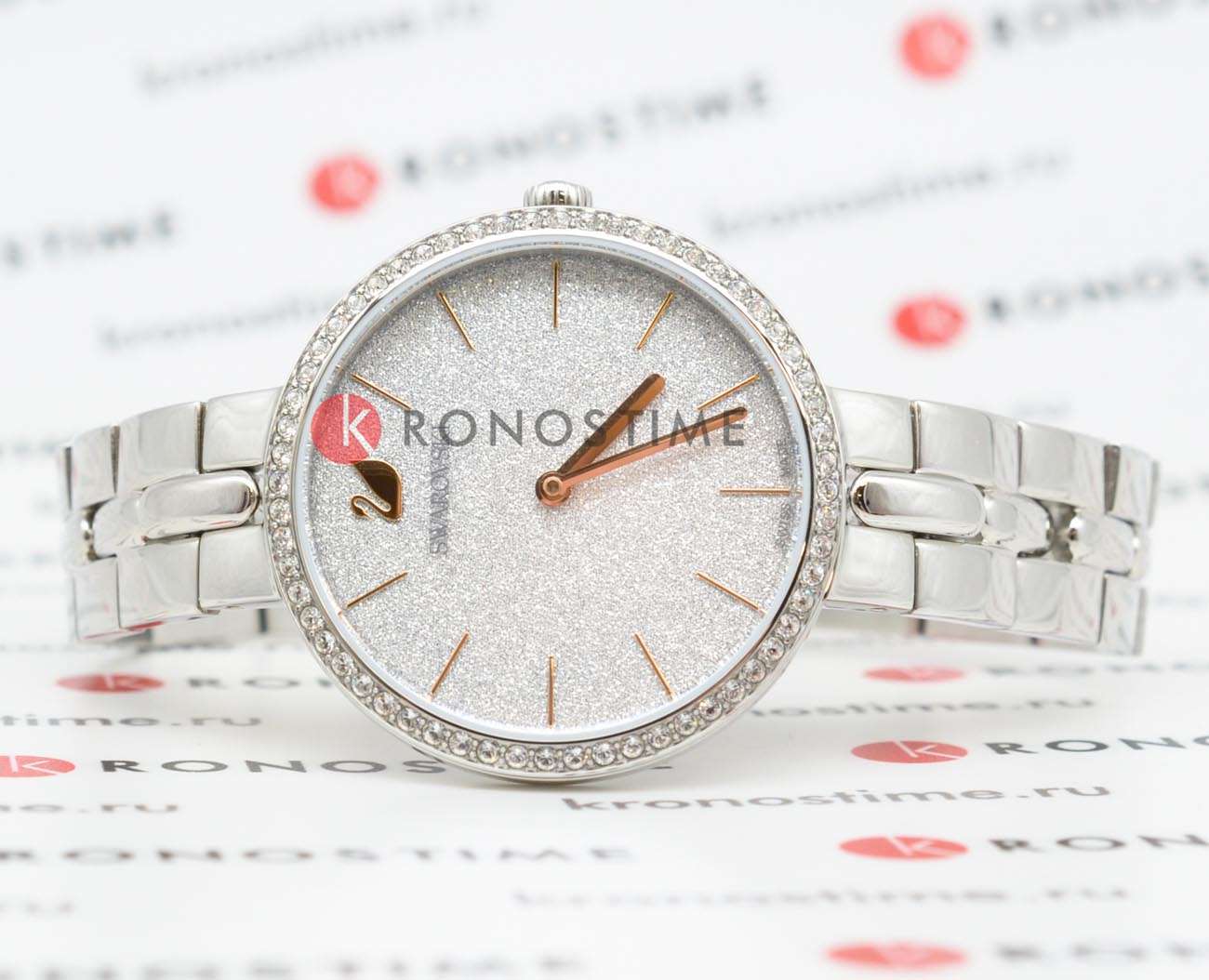 Swarovski Swarovski Cosmopolitan 5517807 , наручные женские часы фото под углом