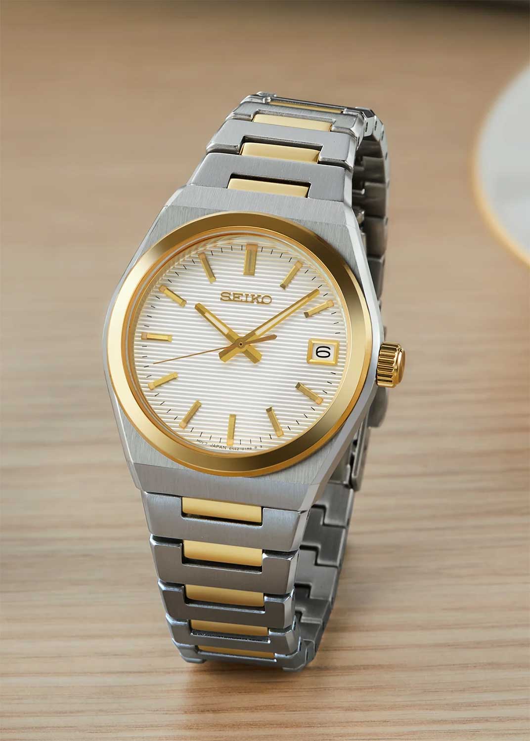 Seiko Seiko Discover More SUR578 , наручные женские часы фото под углом