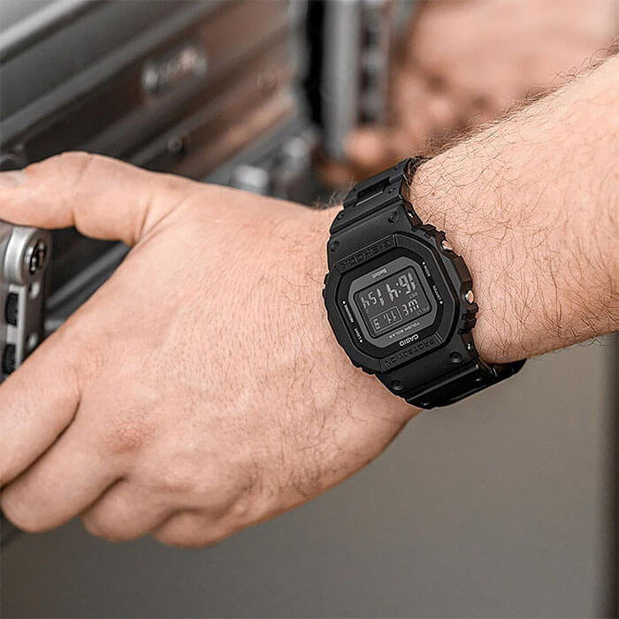 Casio Casio G-Shock GW-B5600BC-1BDR (GW-B5600BC-1B) , наручные мужские часы фото под углом