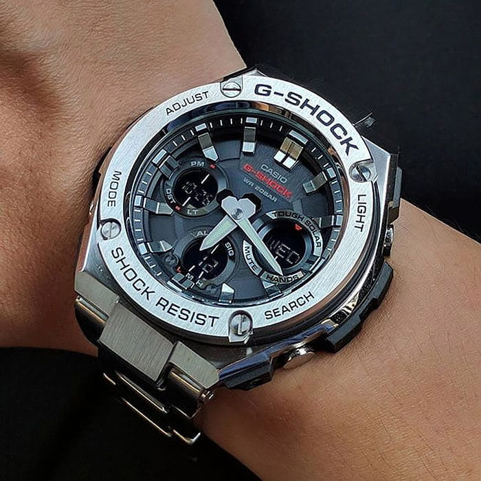 Casio Casio G-Shock GST-W110D-1A электронные мужские часы часы крупный план черный циферблата