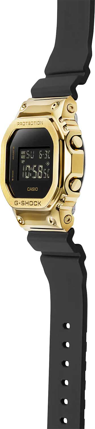 Casio Casio G-Shock GM-5600G-9DR (GM-5600G-9) электронные мужские часы часы крупный план черный циферблата