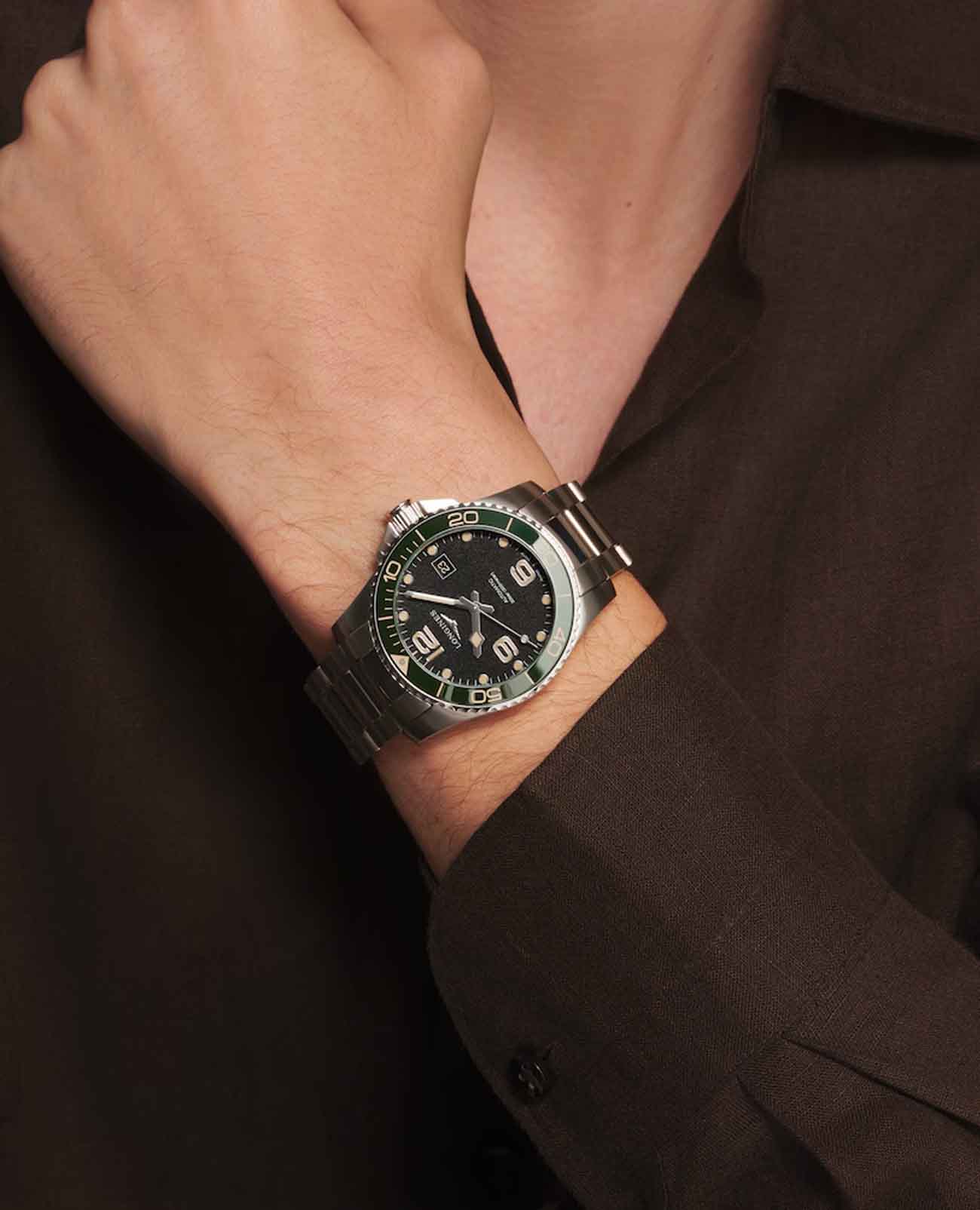 Longines Longines HydroConquest L3.781.4.05.6 мужские часы черный циферблат на запястье