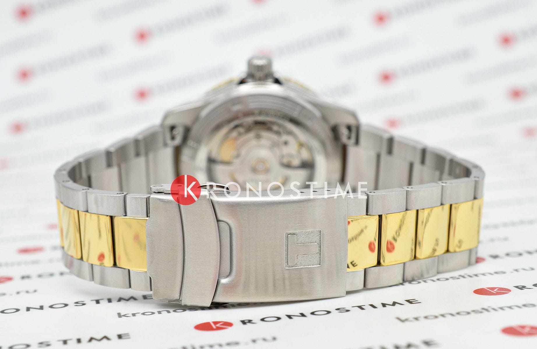 Tissot T1208072205100 мужские часы застежка крупным планом