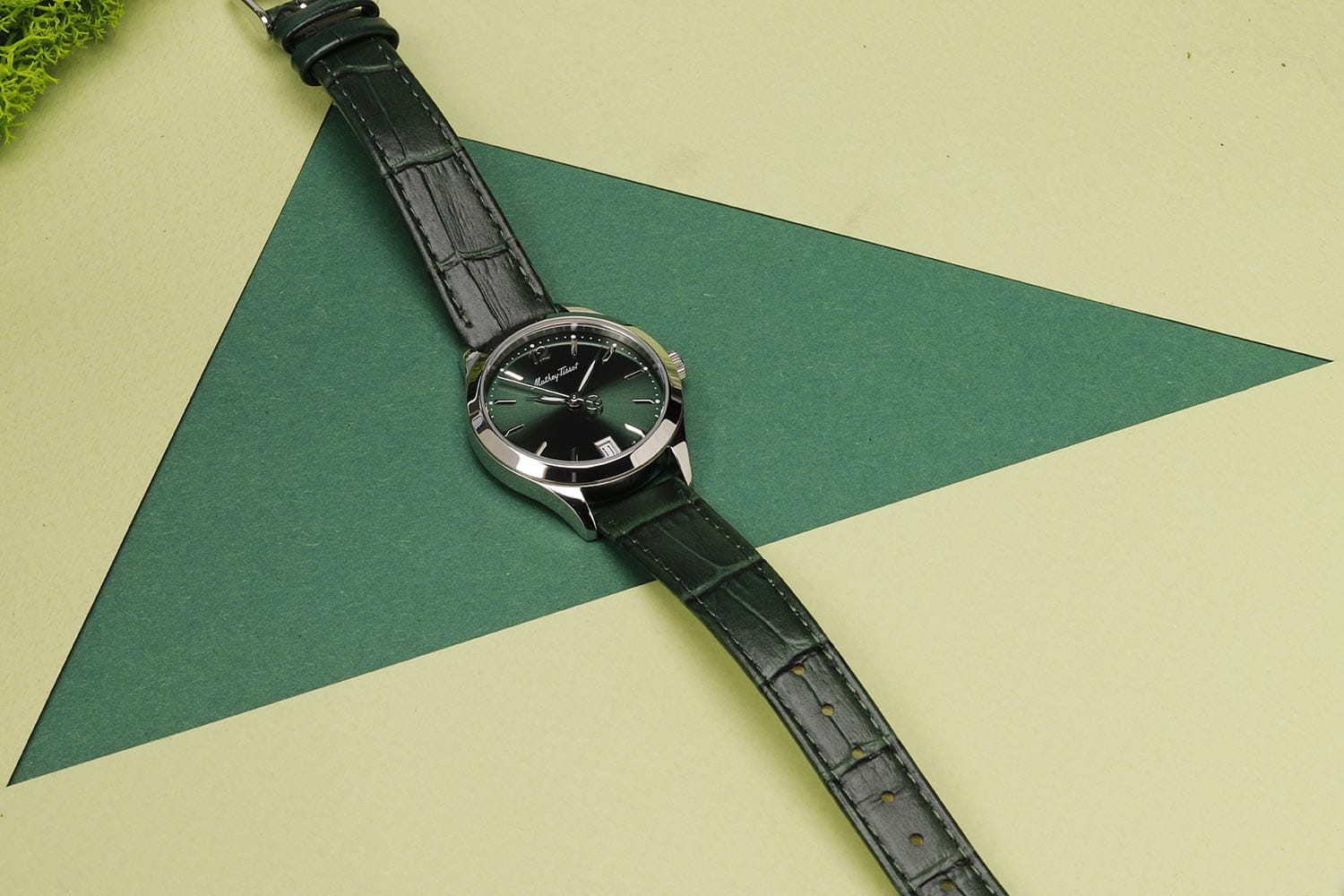 Mathey-Tissot D411AV женские часы застежка крупным планом