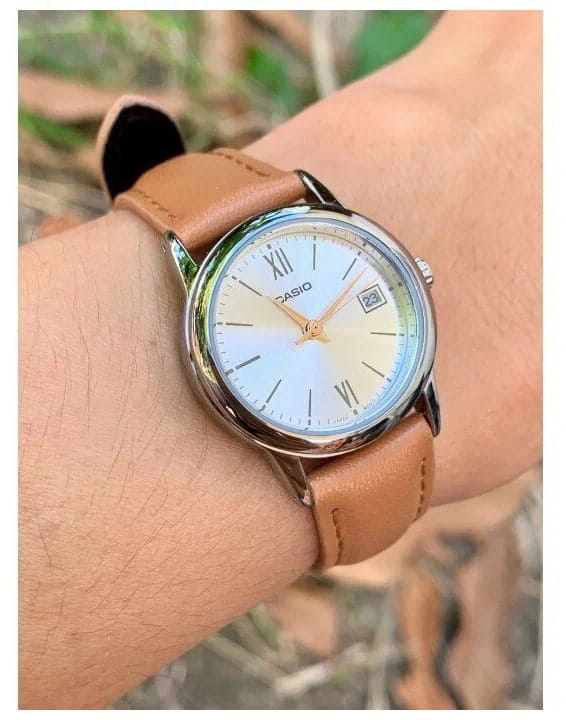 Casio Casio Collection LTP-V002L-7B3 , наручные женские часы фото под углом