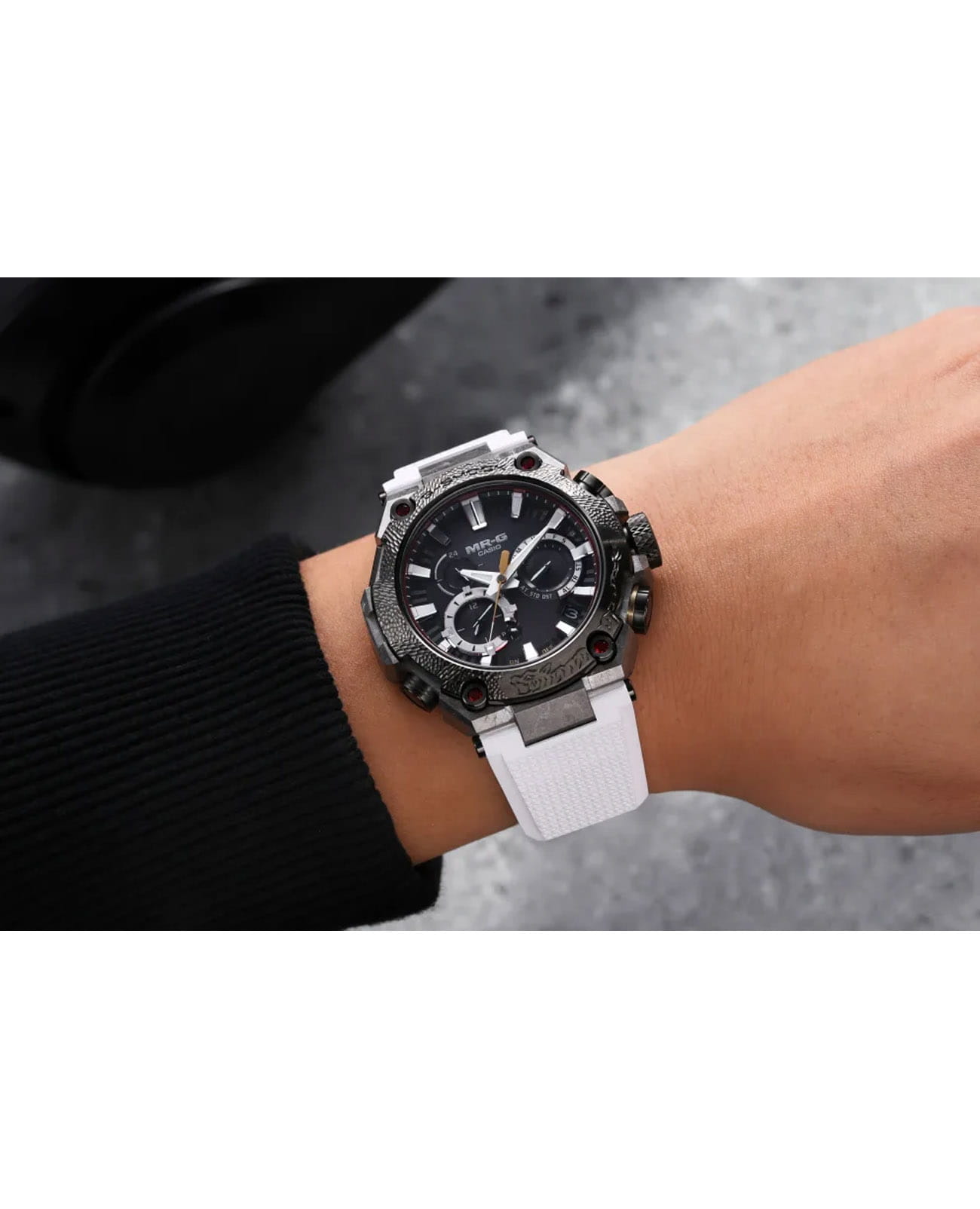 Casio Casio G-Shock MRG-B2000SG-1A MRG, наручные мужские часы фото под углом