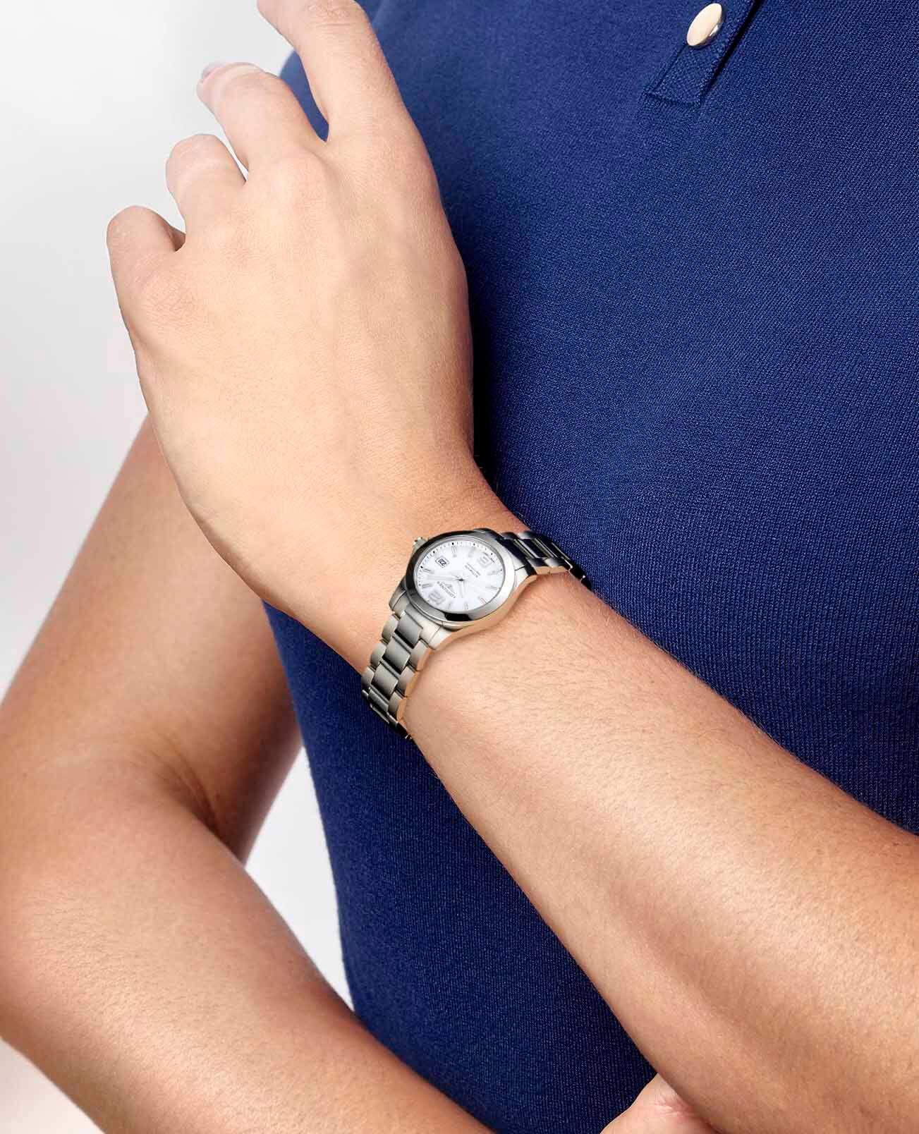 Longines Longines Conquest L3.276.4.16.6 механические женские часы часы крупный план серебристый циферблата