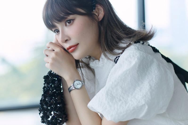 Casio Casio Sheen SHE-4543D-7A кварцевые женские часы часы крупный план серебристый циферблата