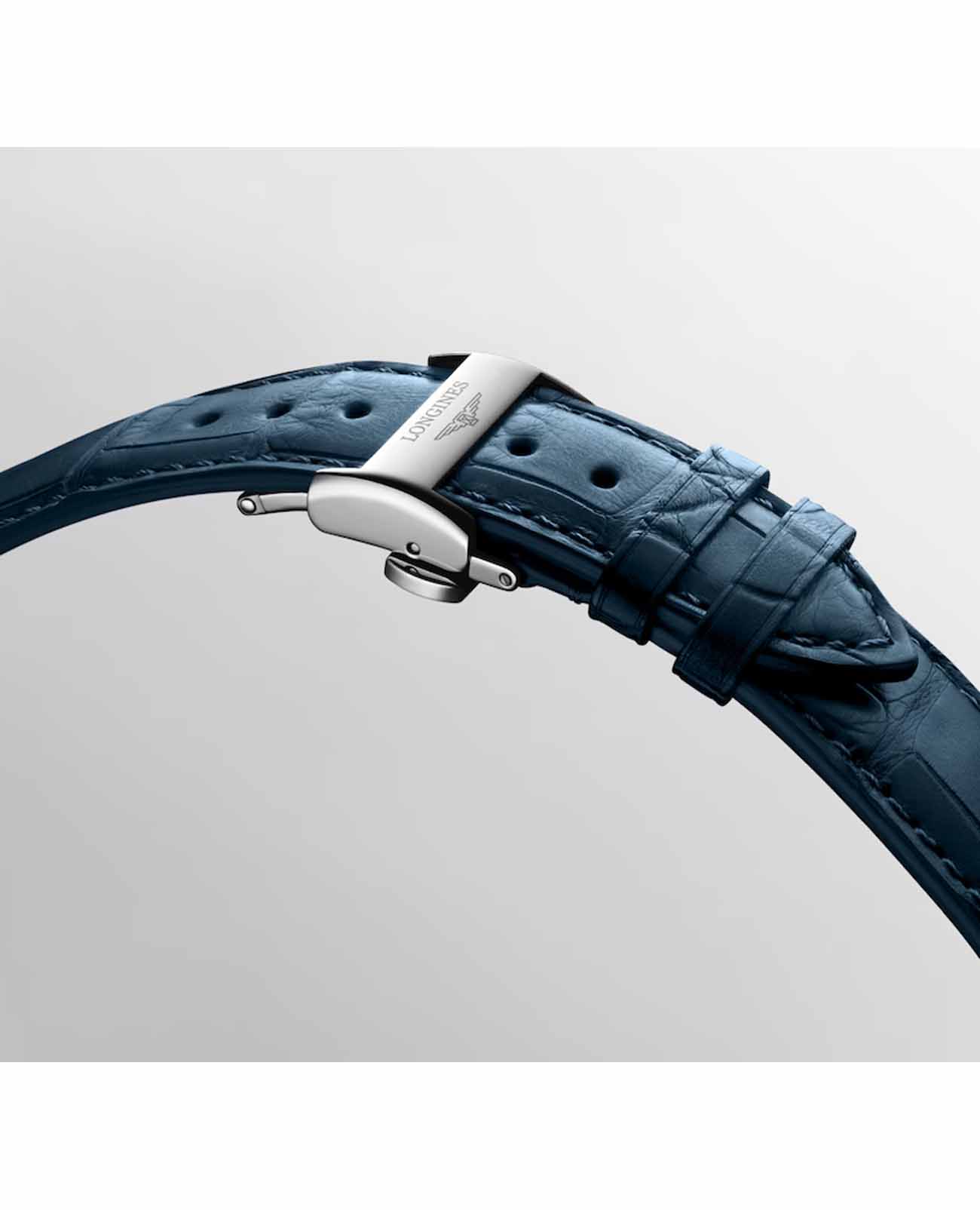 Longines L26734712 мужские часы застежка крупным планом