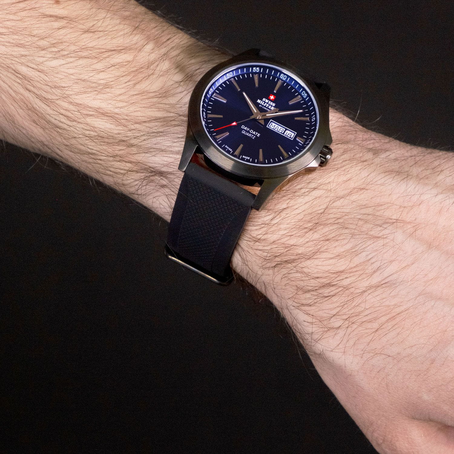 Swiss Military by Chrono Swiss Military by Chrono Day Date SMP36040.18  — детали корпуса и каучук