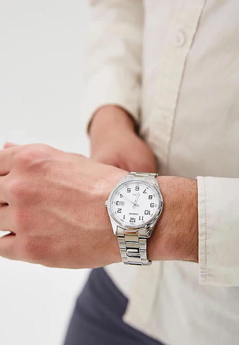 Casio MTP-1302PD-7B мужские часы застежка крупным планом