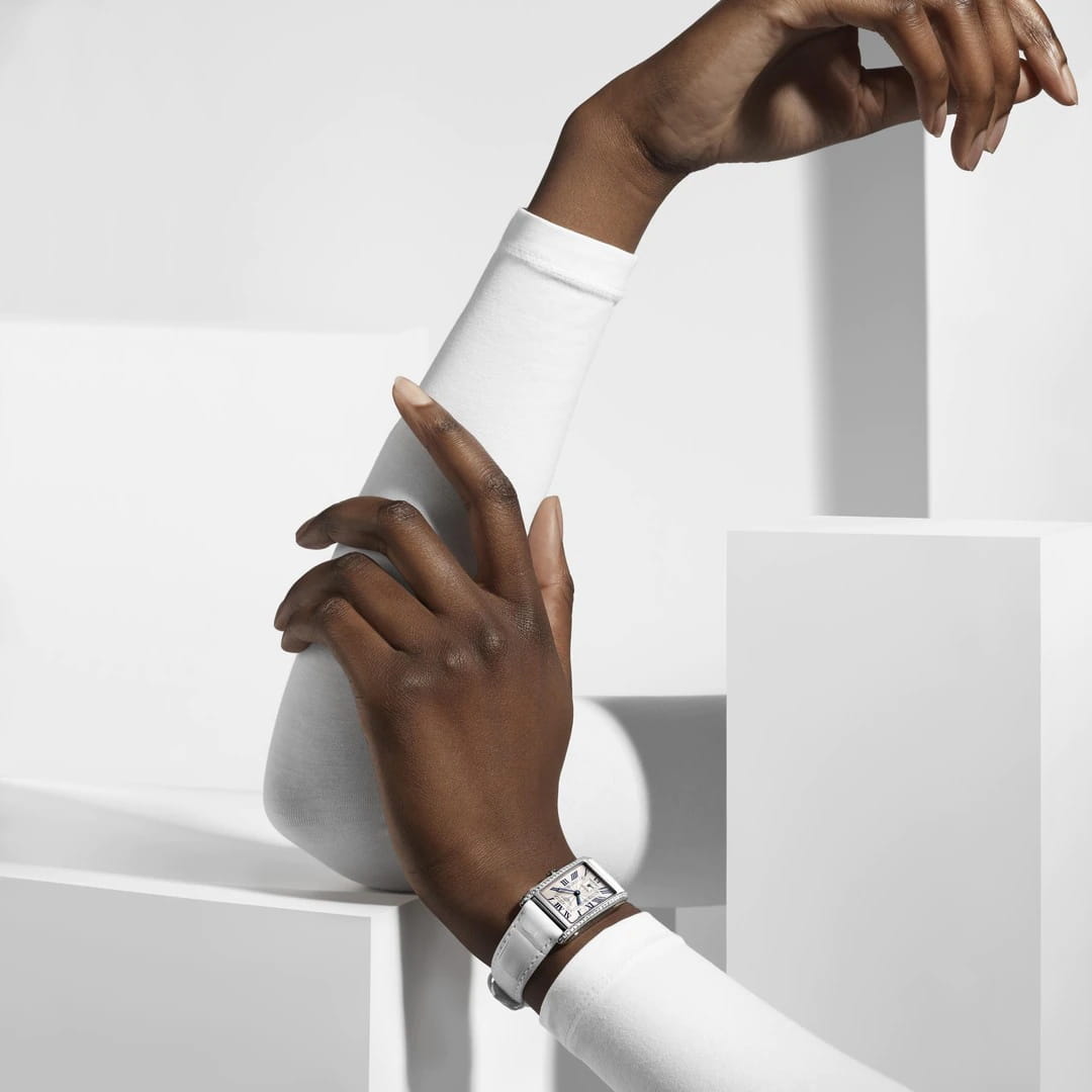 Longines L55124712 женские часы застежка крупным планом