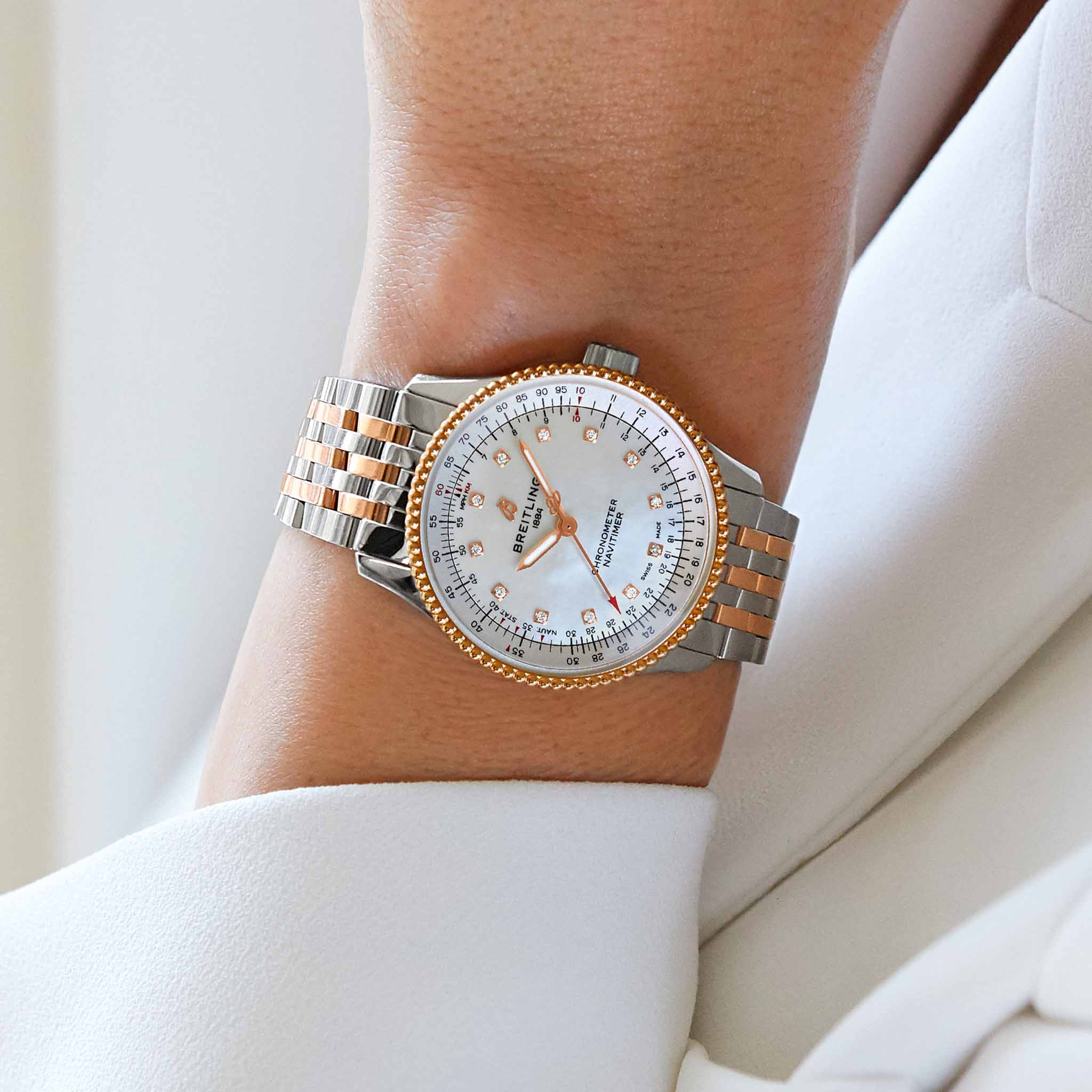 Breitling Breitling Navitimer Automatic 35 U17395211A1U1, navitimer швейцария женские часы на браслете сталь + золото боковой вид