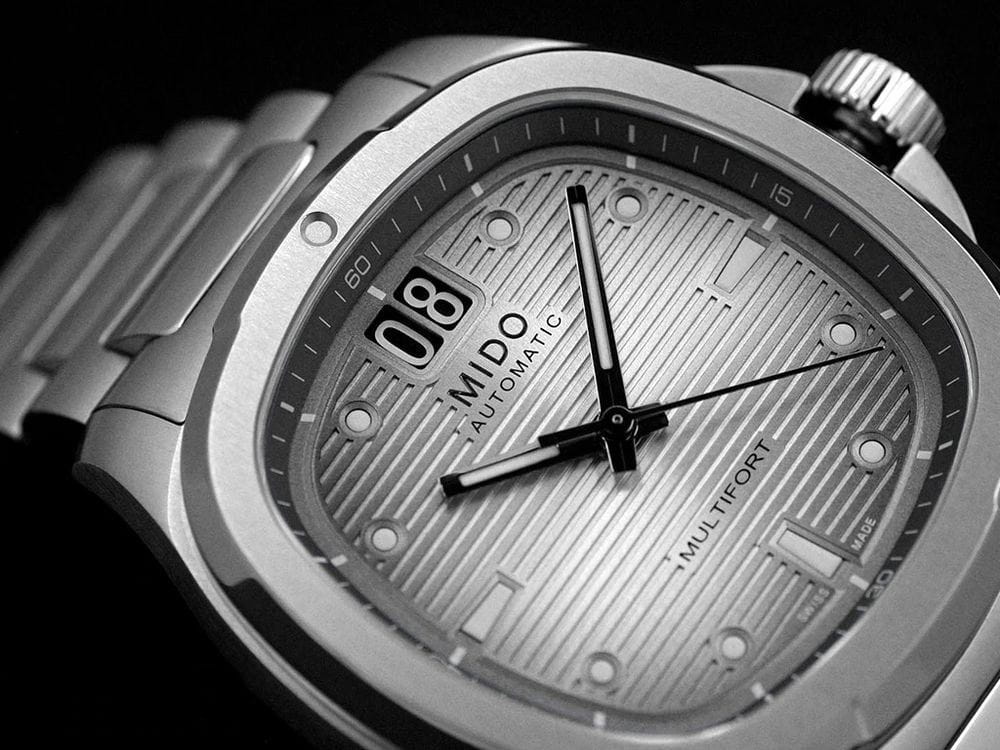 Mido Mido Multifort TV Big Date M049.526.44.081.00  M0495264408100 механические мужские часы черный циферблат, браслет нержавеющая сталь — вид спереди